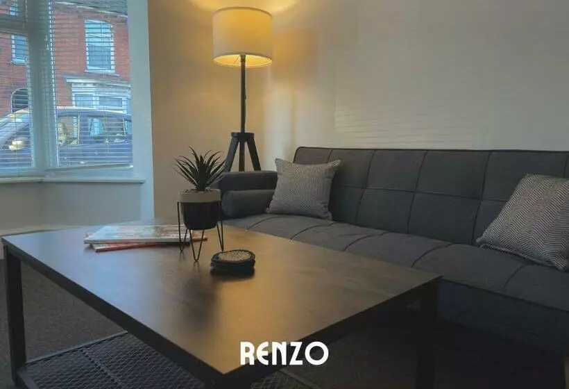 Cosy 2 Bedroom Home In Lincoln By Renzo, Victorian Townhouse, Fully Equipped Kitchen!