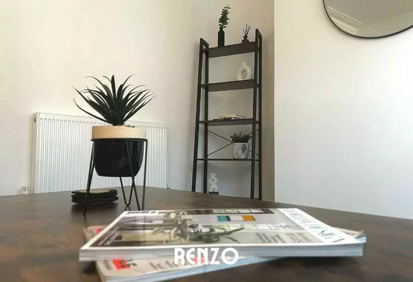 Cosy 2 Bedroom Home In Lincoln By Renzo, Victorian Townhouse, Fully Equipped Kitchen!