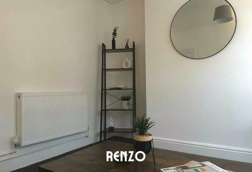 Cosy 2 Bedroom Home In Lincoln By Renzo, Victorian Townhouse, Fully Equipped Kitchen!
