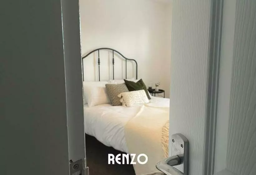 Cosy 2 Bedroom Home In Lincoln By Renzo, Victorian Townhouse, Fully Equipped Kitchen!
