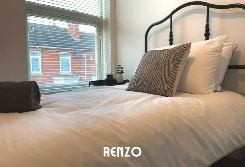 Cosy 2 Bedroom Home In Lincoln By Renzo, Victorian Townhouse, Fully Equipped Kitchen!