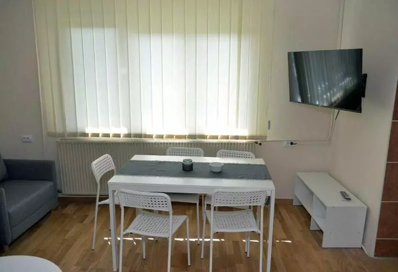 Affordable And Newly Renovated 1 Bedroom Apartment