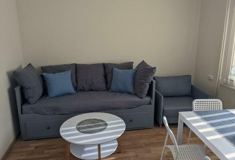 Affordable And Newly Renovated 1 Bedroom Apartment