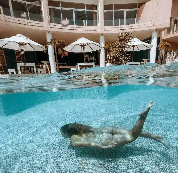 Hotelli Belika Beach Club