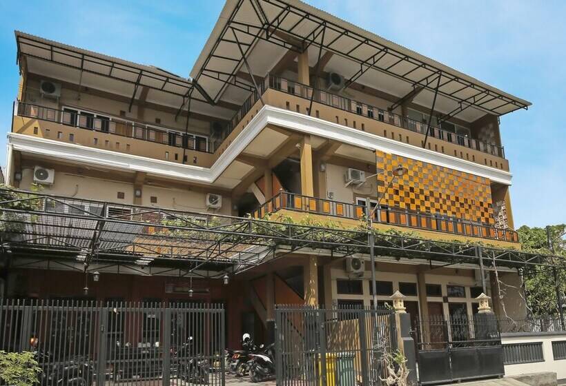 فندق Collection O 91449 Griya Ampenan Residence