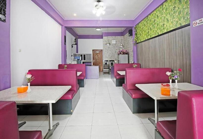 فندق Collection O 91449 Griya Ampenan Residence