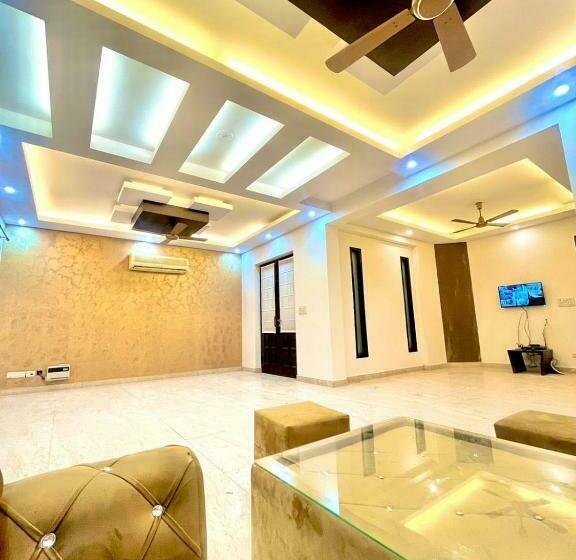 Hotel The Majestic Residency