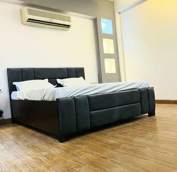 Hotel The Majestic Residency