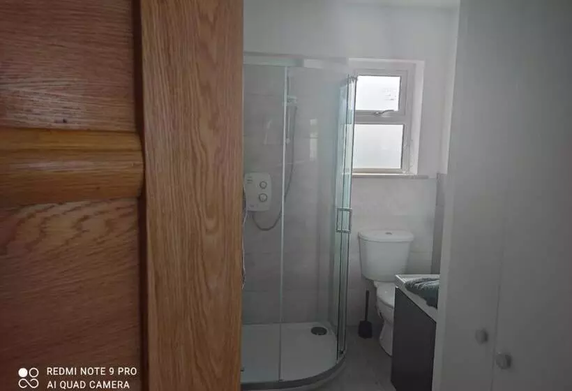 ペンション The Wild Farm Lodge