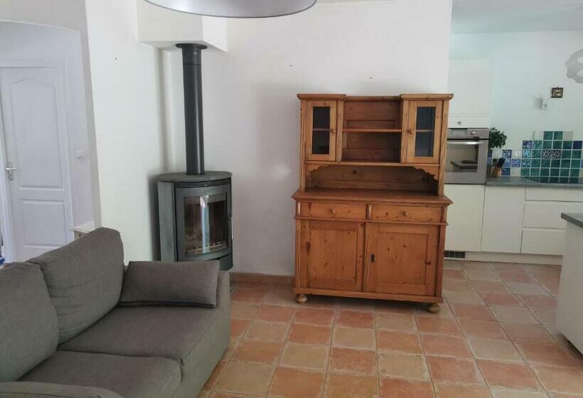 T2 Indépendant Terrasse Et Piscine Au Calme Var Sud De La France