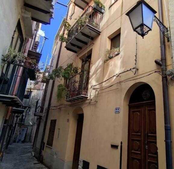 100 Passi Castelbuono   Pieno Centro