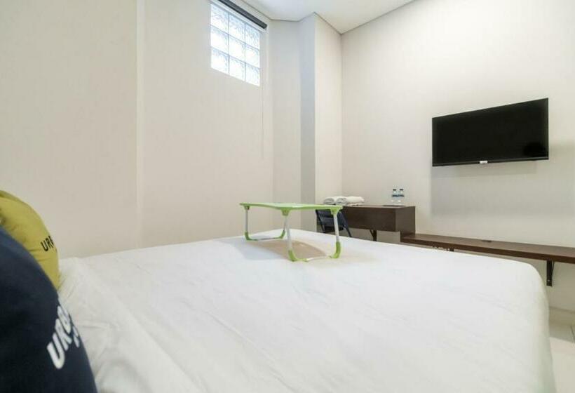 Urbanview Hotel Casa Kota Mangga Besar