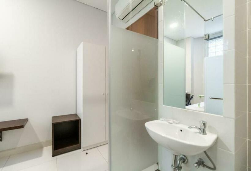 Urbanview Hotel Casa Kota Mangga Besar