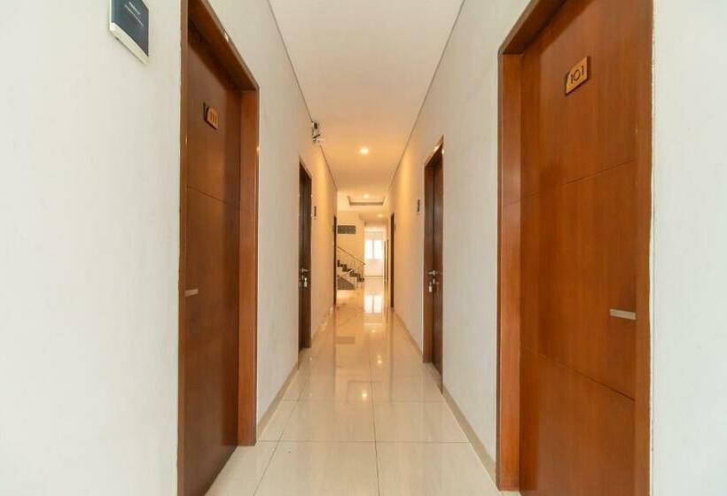 Urbanview Hotel Casa Kota Mangga Besar