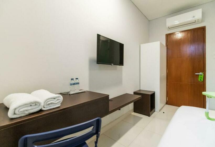 Urbanview Hotel Casa Kota Mangga Besar