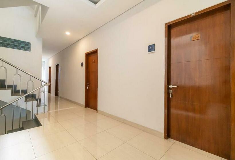 Urbanview Hotel Casa Kota Mangga Besar