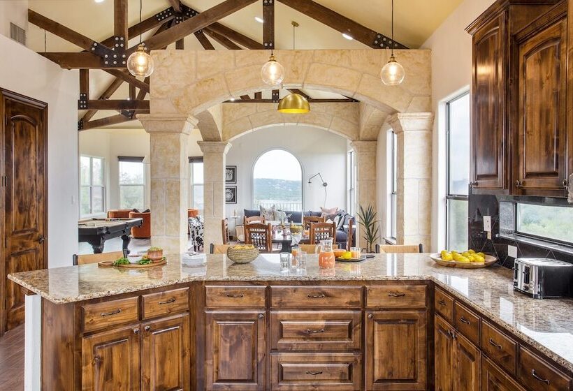 Hudson By Avantstay Magnificent Home W/ Beautiful Views, Multiple Living Areas, Pool & Games!