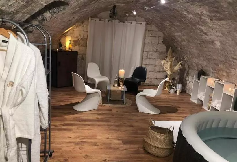 Majatalo Aux Remparts De Montreuil