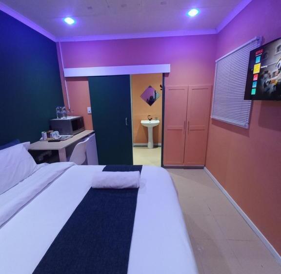 Pension 28 At Van Den Bos International Guesthouse