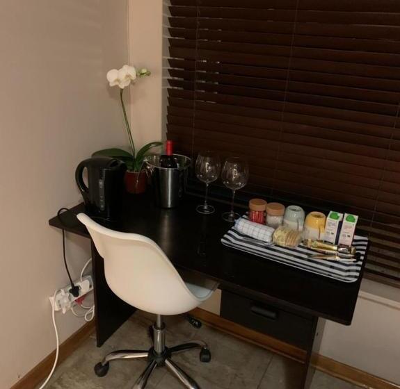 Pension 28 At Van Den Bos International Guesthouse