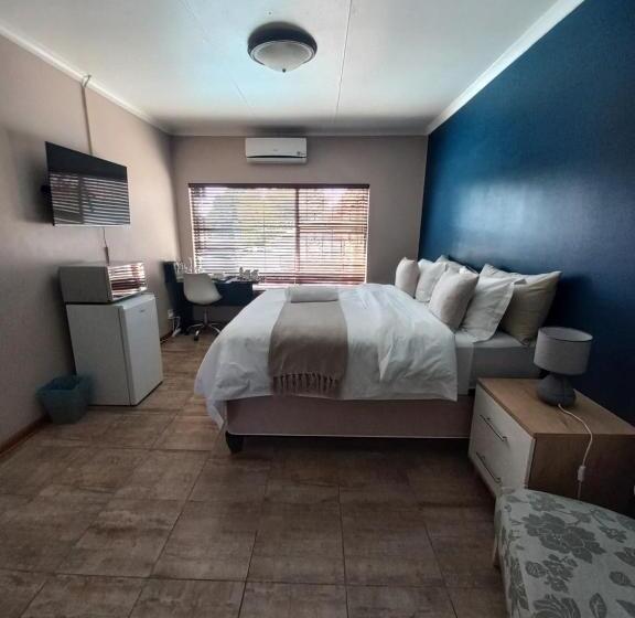 Pension 28 At Van Den Bos International Guesthouse