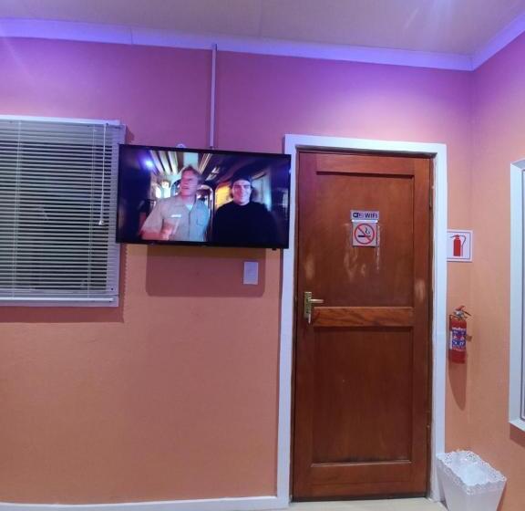 Pension 28 At Van Den Bos International Guesthouse