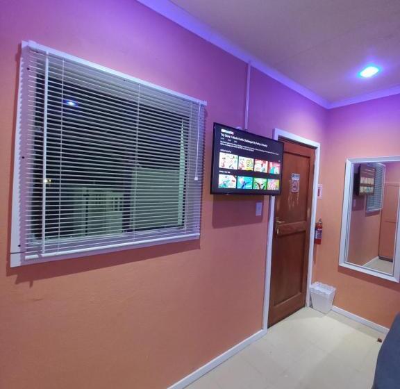 Pension 28 At Van Den Bos International Guesthouse