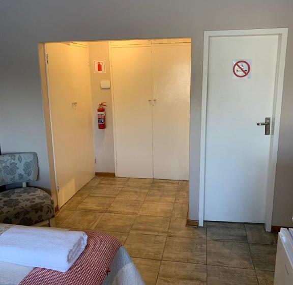 Pension 28 At Van Den Bos International Guesthouse