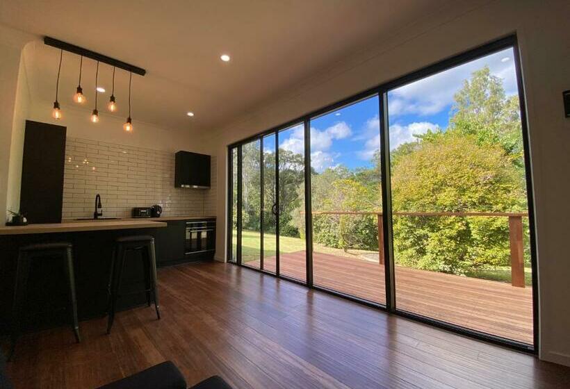 פנסיון Kosmo’s Studio: City Style In A Retreat Setting!