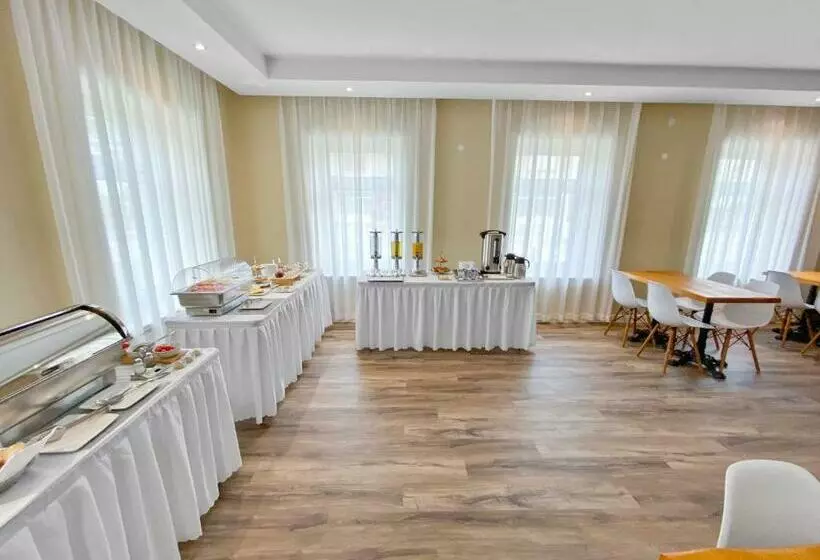 هتل Toscanina Garni