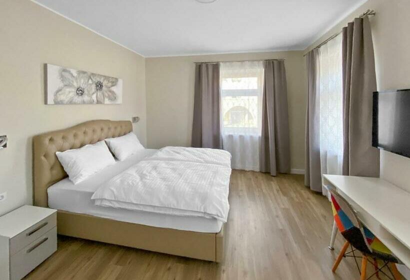 Hotel Toscanina Garni