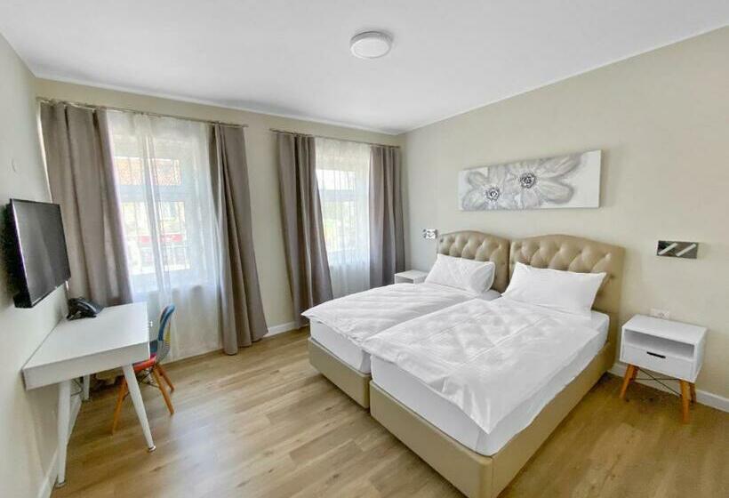 Hotel Toscanina Garni