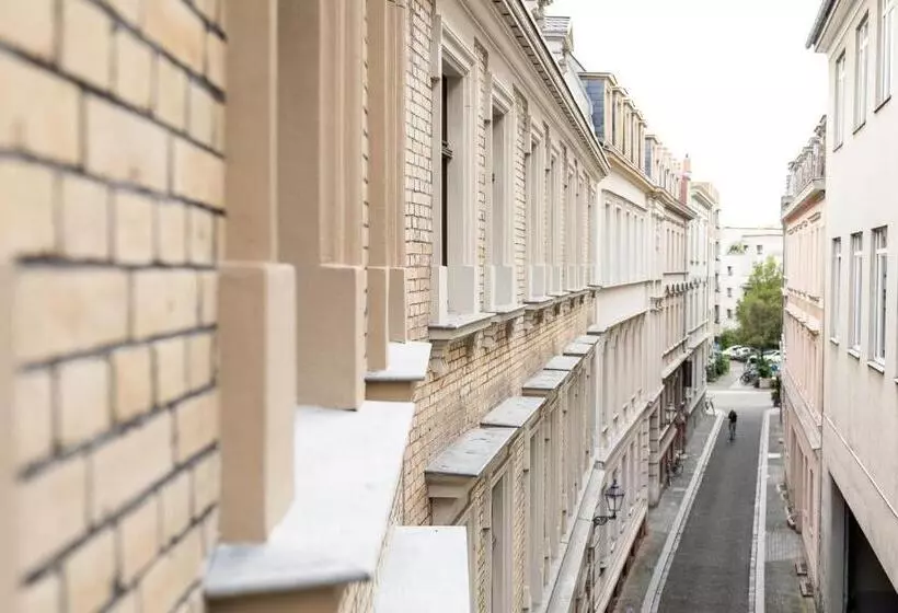 Ko Living Space Am Neuen Theater   Altstadt   Street Art Design Apartments