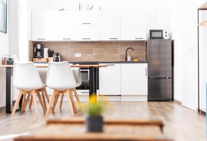 Ko Living Space Am Neuen Theater   Altstadt   Street Art Design Apartments