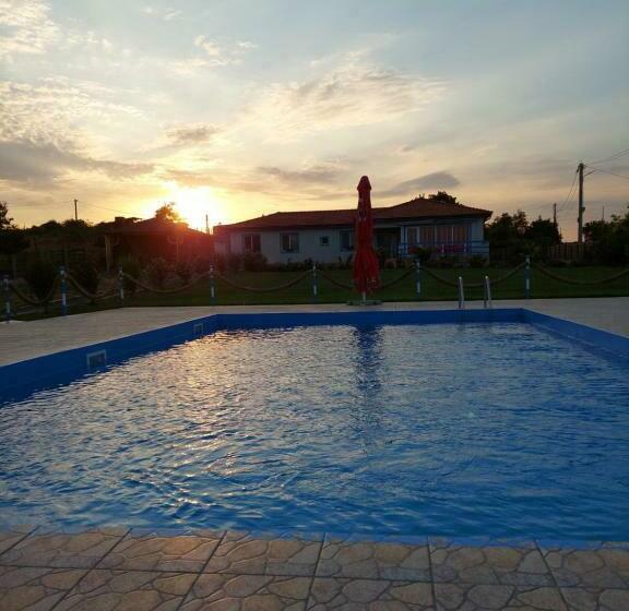 Пансион Casa De La Baltă