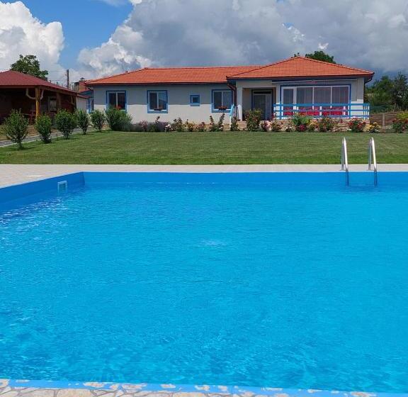 Пансион Casa De La Baltă