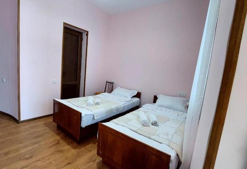 پانسیون Guesthouse Door In Sighnaghi