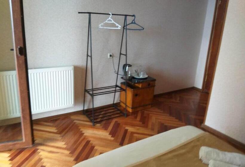 پانسیون Guesthouse Door In Sighnaghi