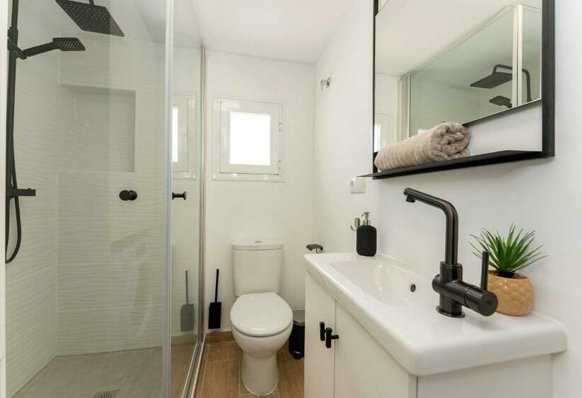 Apartamento 2 Dormitorios Cerca De La Playa En Casco Historico