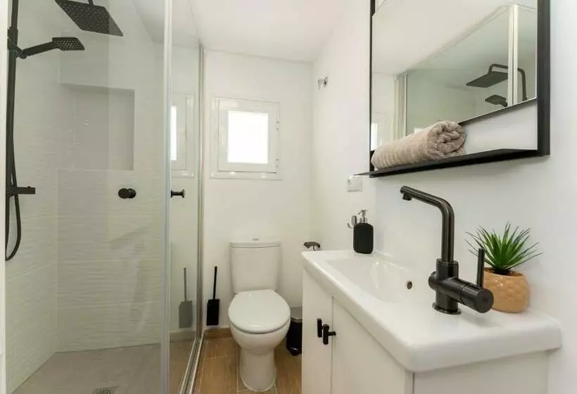 Apartamento 2 Dormitorios Cerca De La Playa En Casco Historico