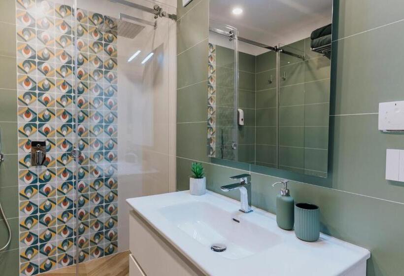 تختخواب و صبحانه Mimì Room