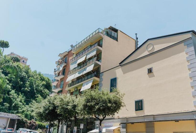 تختخواب و صبحانه Mimì Room