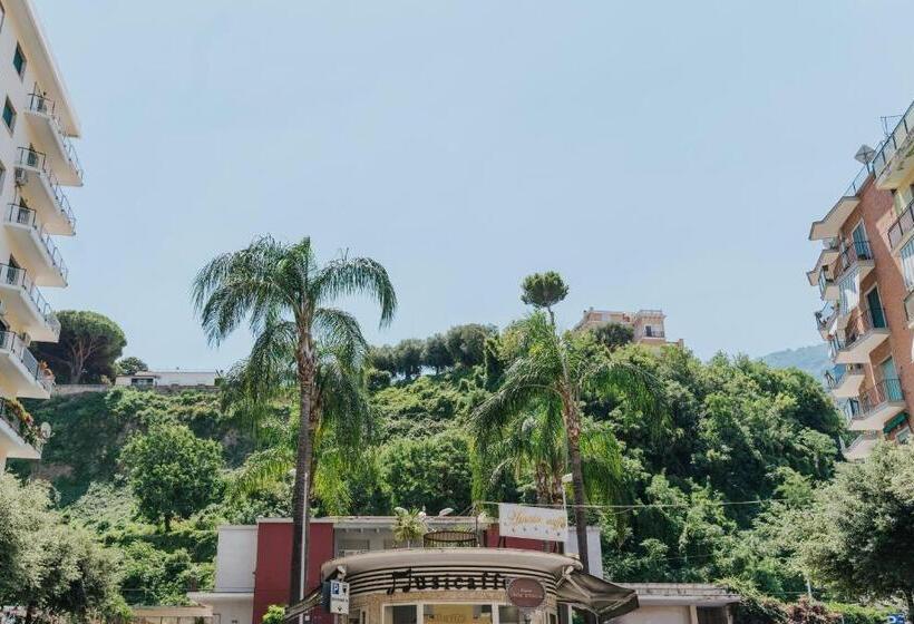 تختخواب و صبحانه Mimì Room