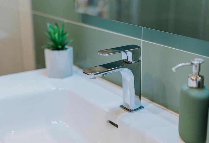 تختخواب و صبحانه Mimì Room