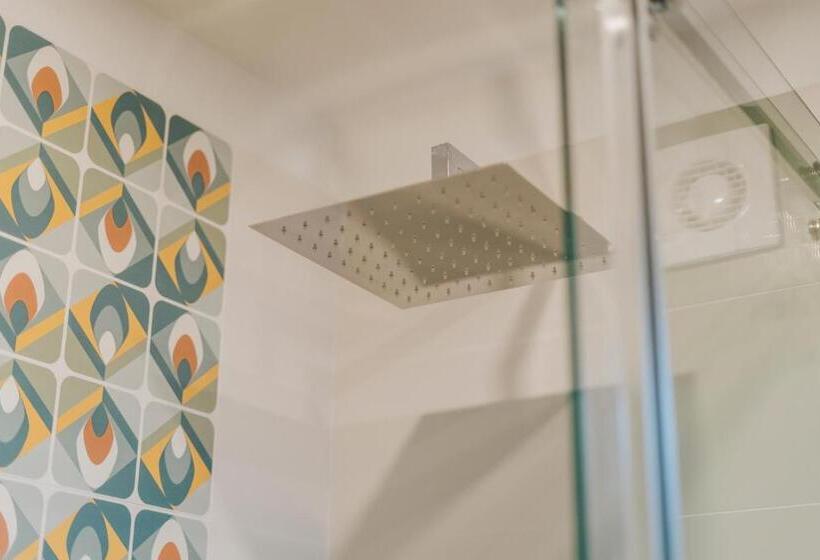 تختخواب و صبحانه Mimì Room