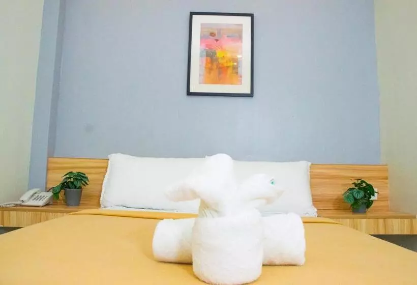 Hotelli Elti Suites By Bluebookers