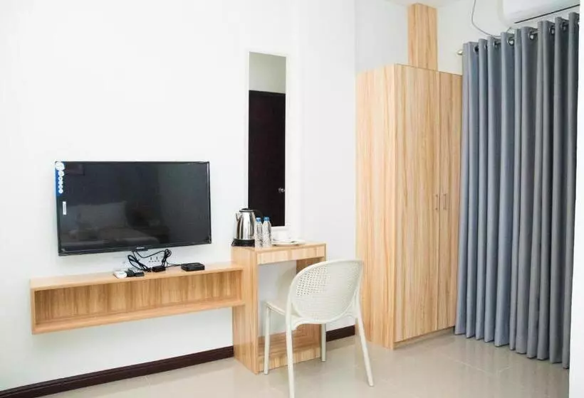 Hotelli Elti Suites By Bluebookers