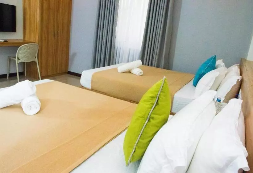 Hotelli Elti Suites By Bluebookers