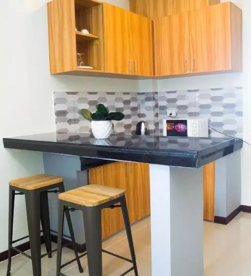 Hotelli Elti Suites By Bluebookers