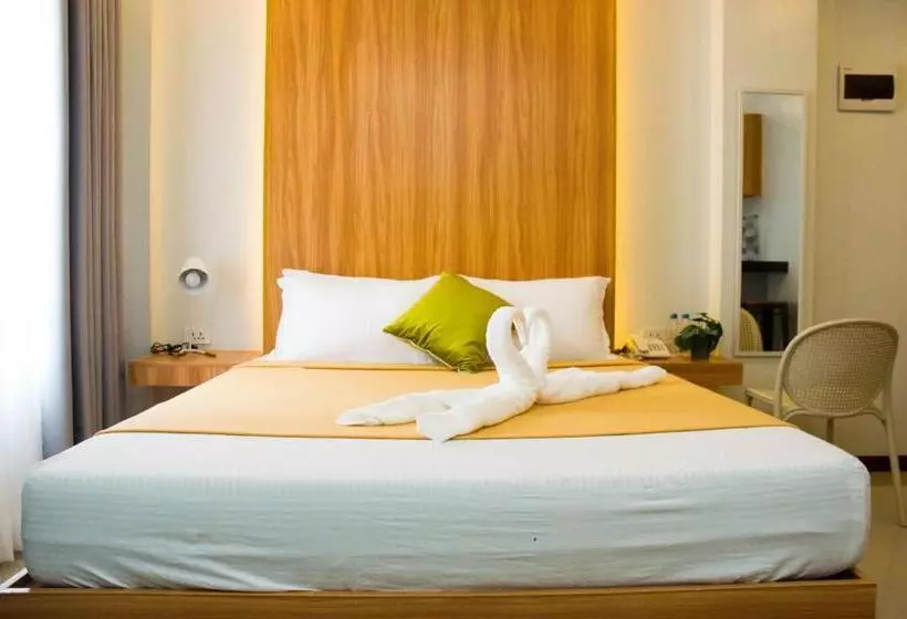 Hotelli Elti Suites By Bluebookers